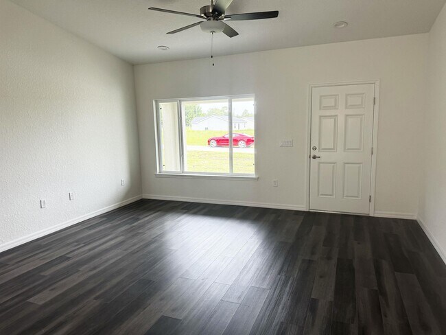 Building Photo - 18 Maple Ln