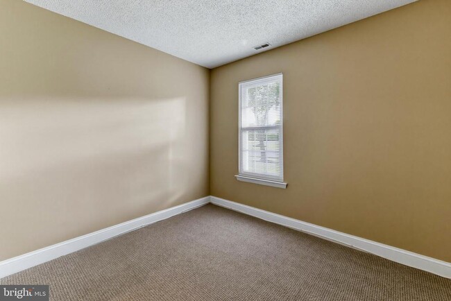 Building Photo - 441 Paddock Ct