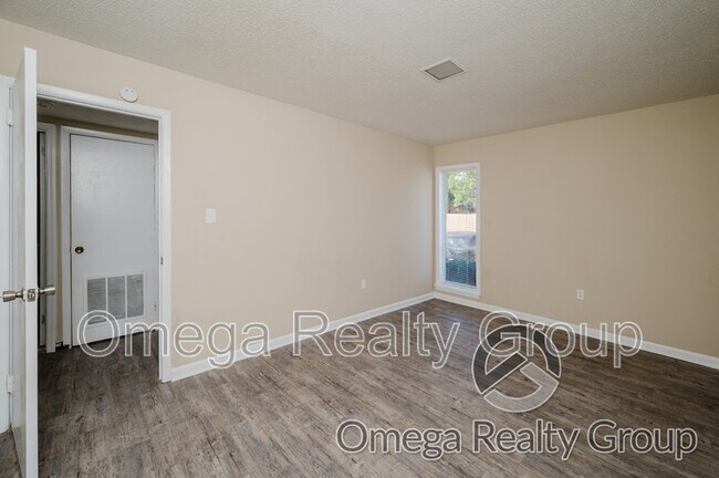 Building Photo - 4724 S Court St