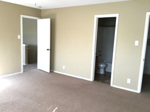Building Photo - 2947 Donnell Dr