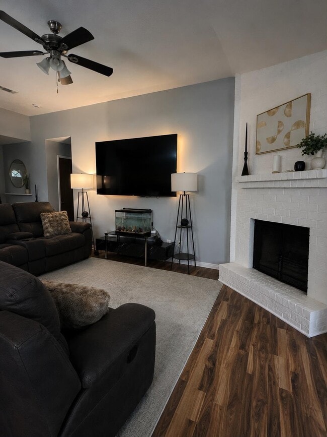 Building Photo - 1502 Sudbury Dr