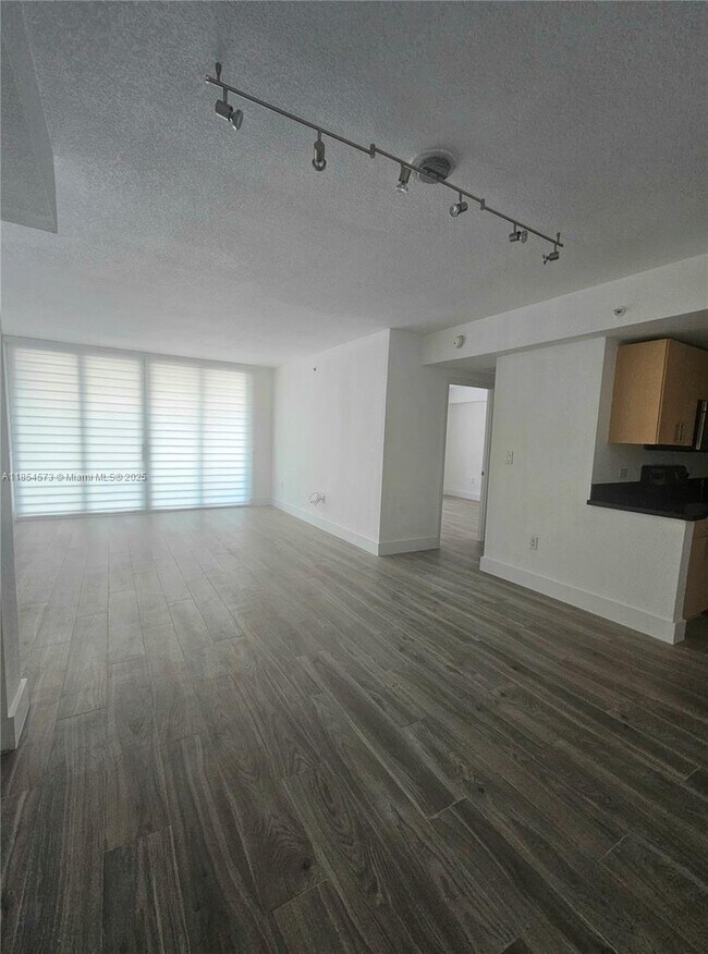Building Photo - 7501 E Treasure Dr