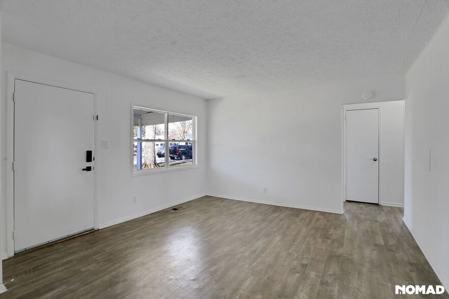 Building Photo - 878 Antwerp Rd