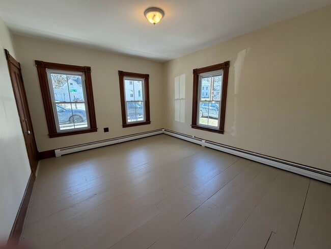 Building Photo - 110 Estey St