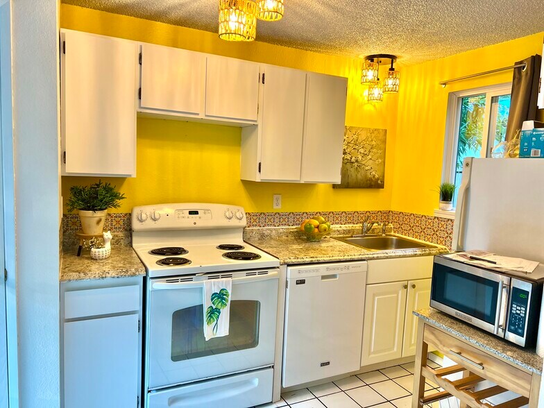 Kitchen - 1614 Groves Ave NW