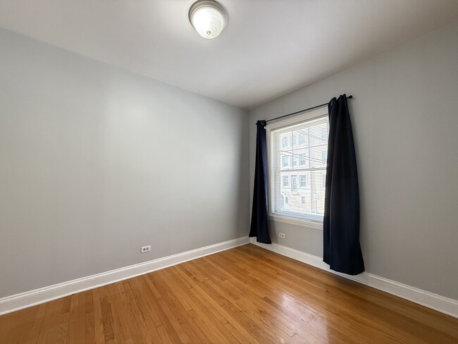 Building Photo - 2611 W Rosemont Ave