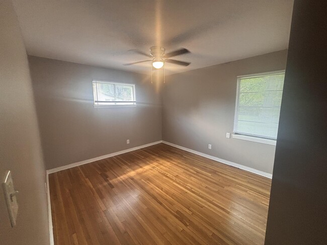Building Photo - 4845 Ortie Dr