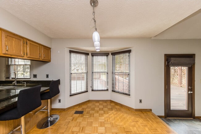 Building Photo - 6085 Tara Hill Dr