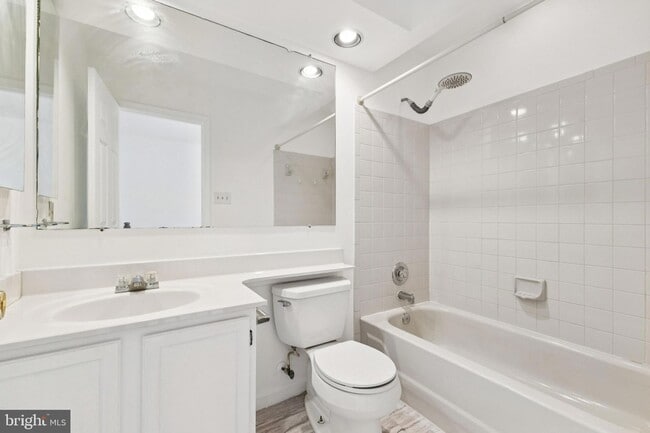 Building Photo - 1925 Inglebrook Dr