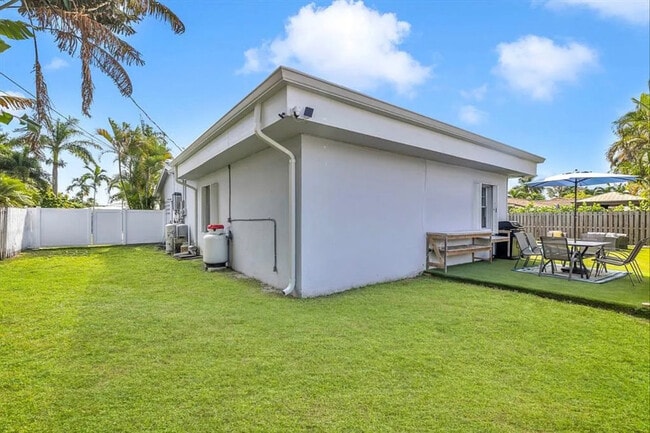 Building Photo - 1684 SE 10th Ave