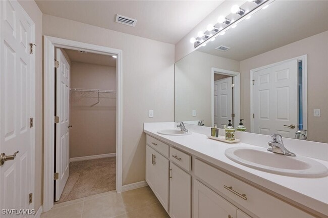 Building Photo - 15201 Wildflower Cir