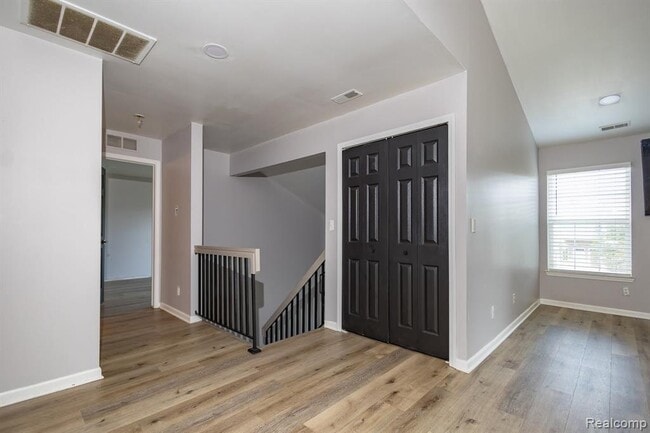 Building Photo - 46257 Cavalier Dr