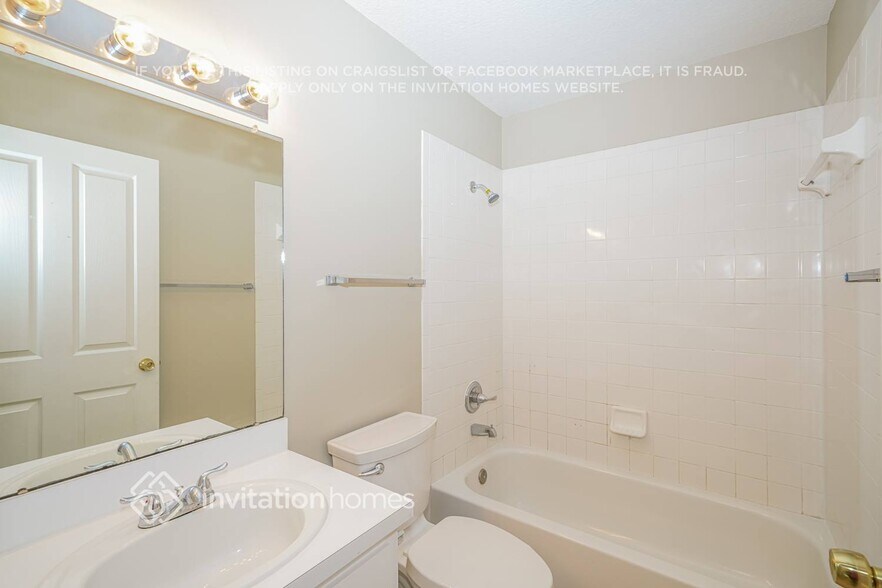 Building Photo - 28423 Meadowrush Way