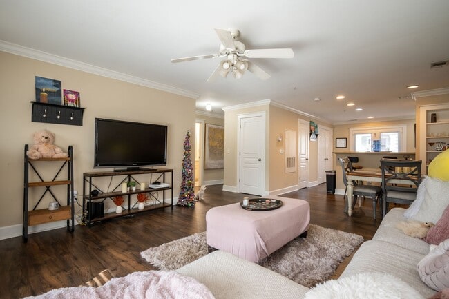 Building Photo - Woodlands Unit 237 - Available NOW