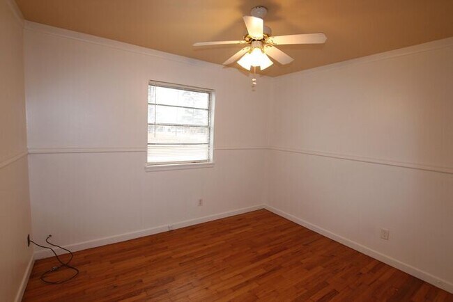 Building Photo - 3 Bed 2 Bath Home Near UT Tyler!