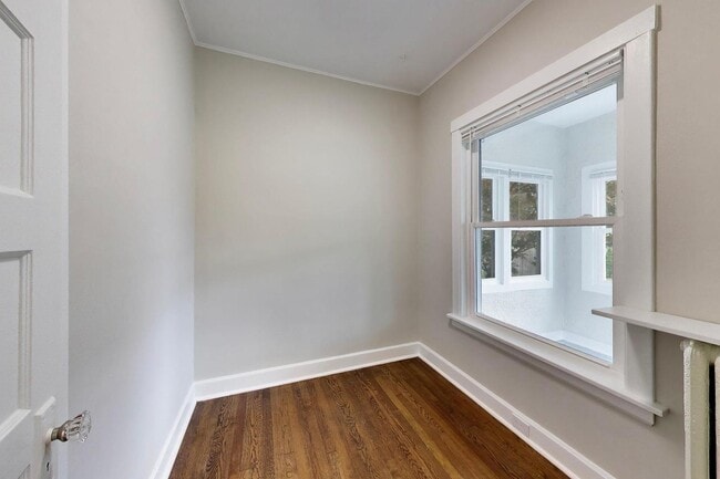 Building Photo - 2611 Eastwood Ave