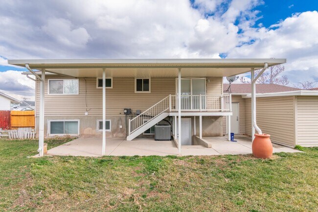 Building Photo - Charming 3-Bedroom Home with Spacious Fenced Yard in Prime Location