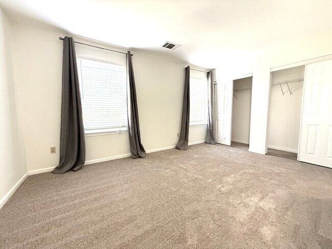 Building Photo - 1971 Darlington Loop