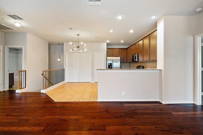 Building Photo - 3101 Davis Ln