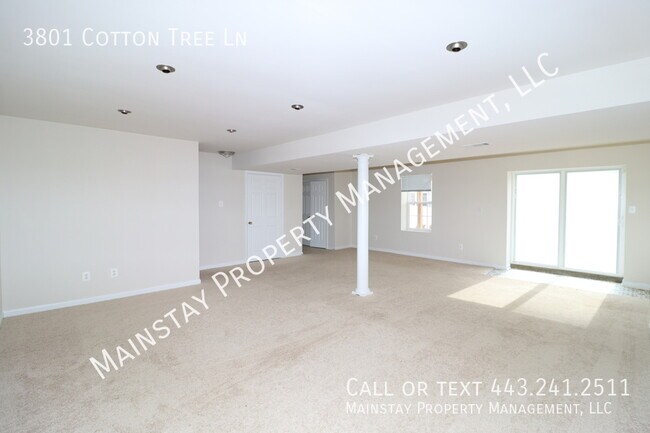 Building Photo - Beautiful 5 Bedroom SFH in Family Friendly...