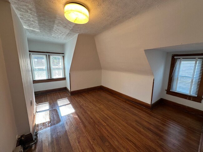 Building Photo - Michigan Ave 1495-1497 TNB