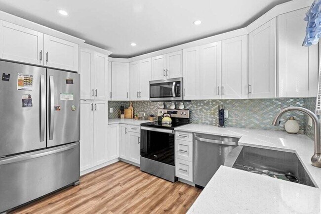 Building Photo - 2363 NW 13th Ct