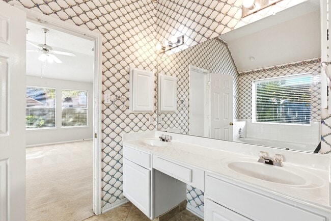 Building Photo - 18014 Still Springs Ct