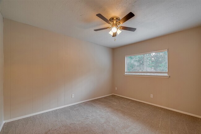 Building Photo - 505 Stoneledge Dr