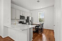 Building Photo - 4050 McKinney Ave