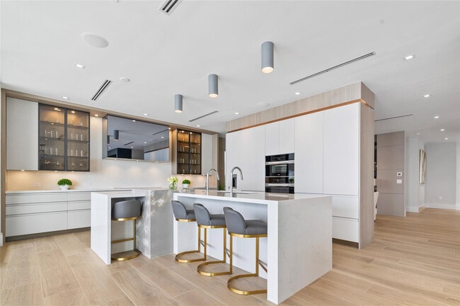 Building Photo - 1957 Harbourview Dr