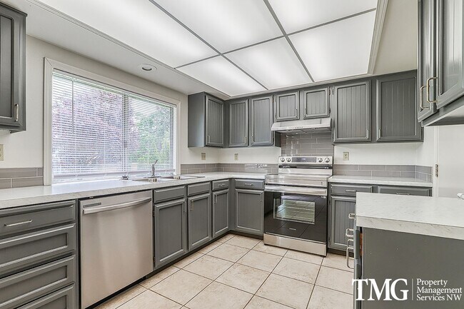 Primary Photo - Fully Renovated 3 Bed 2 Bath Home in Mount...