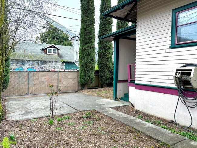 Building Photo - Historic and Spacious Humboldt Neighborhood Home w/ Covered Front/Back Patio and Huge Basement