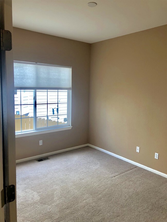 Building Photo - 2585 Clayton Cir