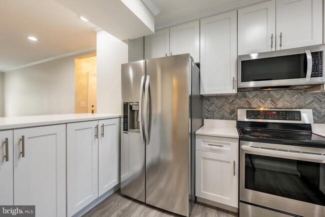 Building Photo - 3888 Porter St NW