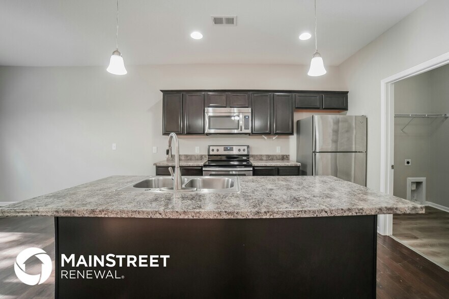 Building Photo - 1502 NE Jaclyn Dr