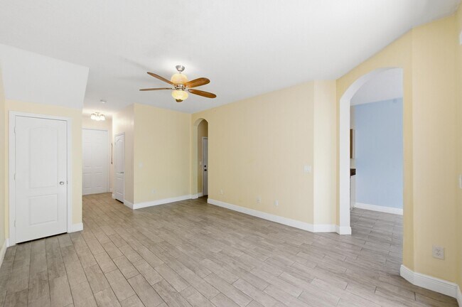 Building Photo - 1810 Seminole Palms Dr