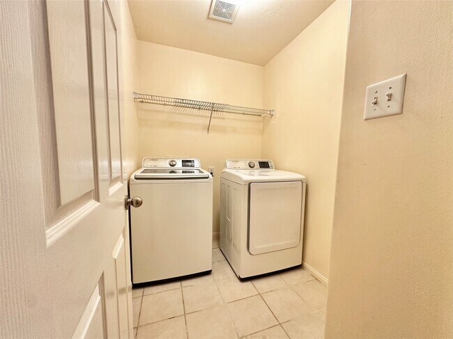 Building Photo - 16322 Sitella Ct