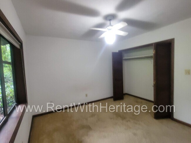 Building Photo - 1050 Flamingo Dr