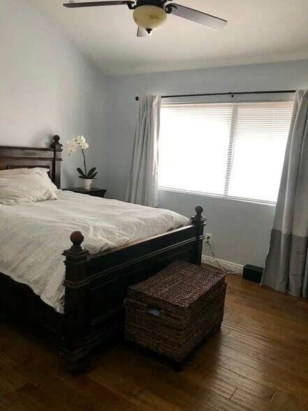 Building Photo - 4255 Las Virgenes Rd