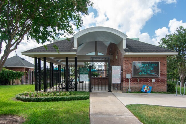 Building Photo - 1730 Palmetto Park Dr