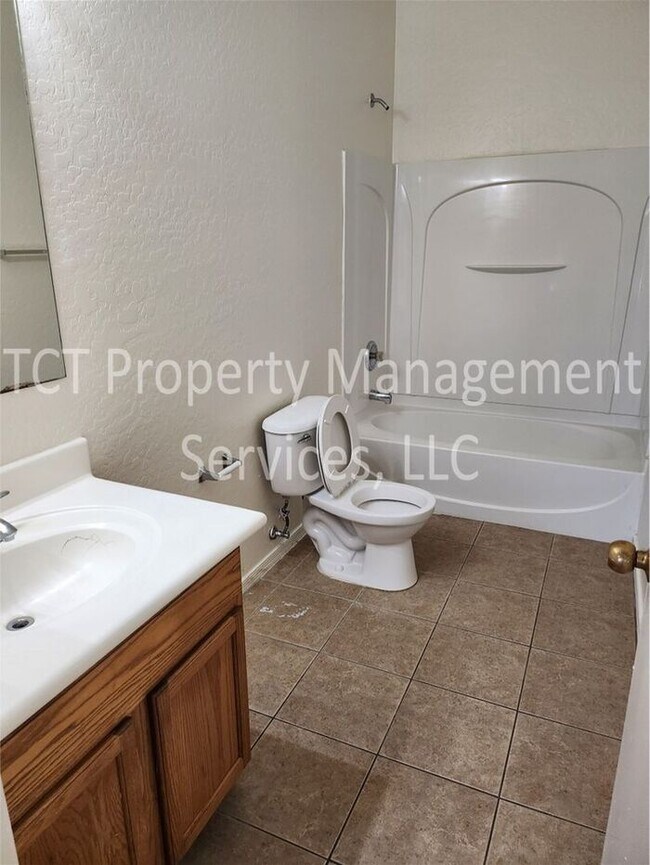 Building Photo - 3 Bedroom/2 Bath Phoenix Home Close to I-10 and 101