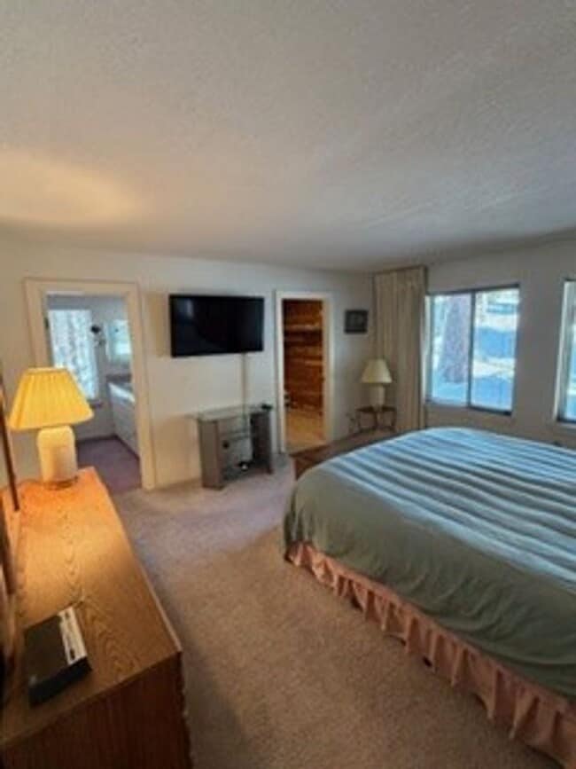 Building Photo - Tahoe Palisades Beauty