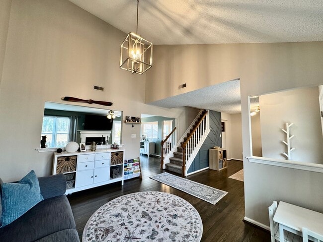 Building Photo - A Fabulous Home w/Water & Golf Course Views Available 05-04-26! Fenced Yard & Dog-Friendly!