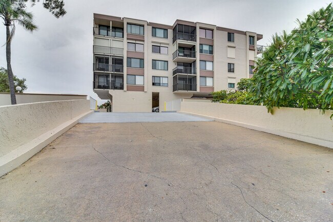 Building Photo - 6158 Palma Del Mar Blvd S