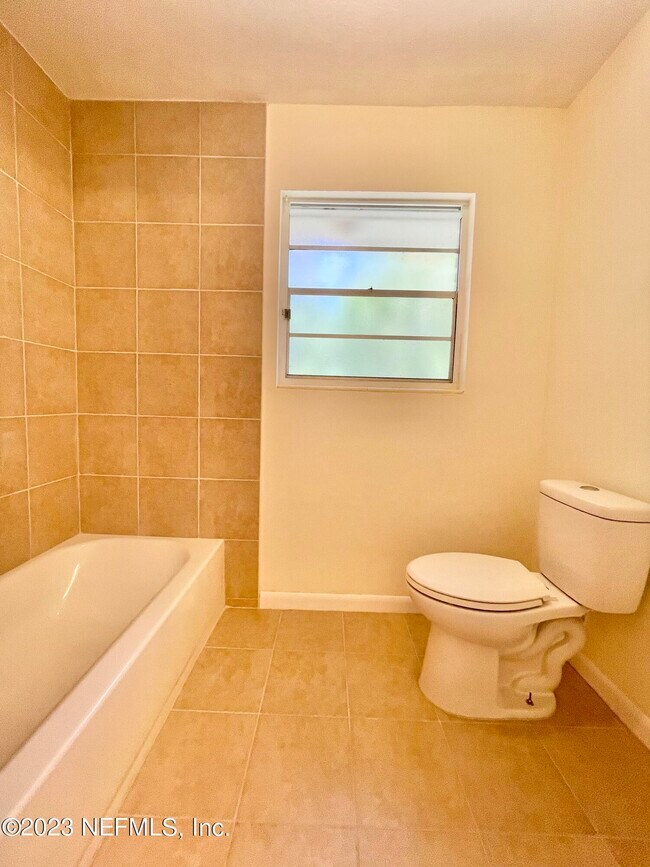 Building Photo - 5391 Golf Course Dr