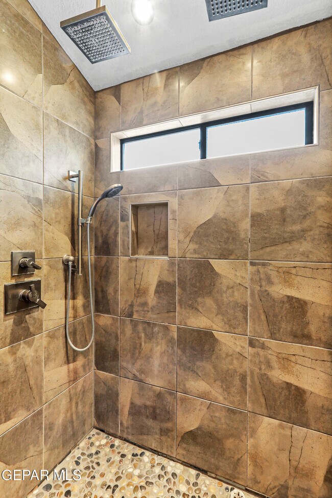 Building Photo - 7229 Golden Hawk Dr