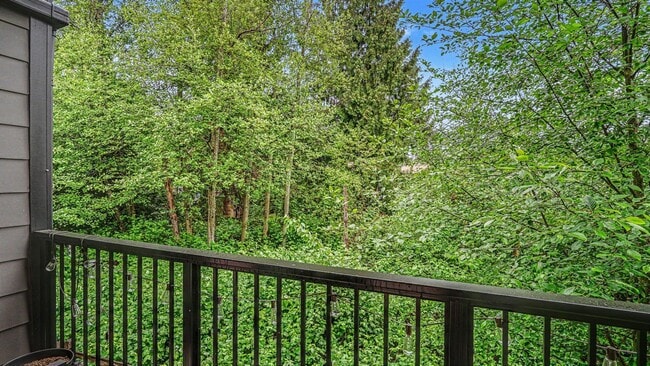Building Photo - Modern Corner Townhome with Split AC & 2-Car Garage Near Alderwood Mall