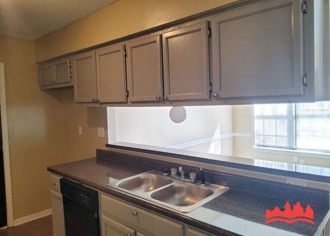 Building Photo - 3902 Ross Rd