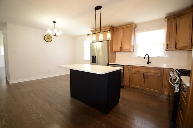 Building Photo - 903 Porter St