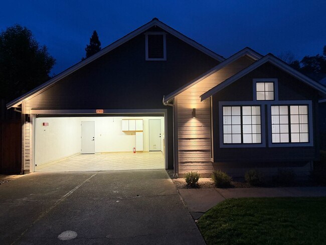 Building Photo - South Napa 3 Bedroom in Court